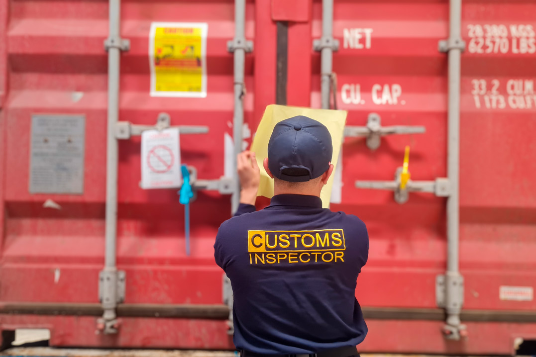 Customs officers carry out investigations on import and export goods in containers. Customs officers at the port seal and inspect the container doors.